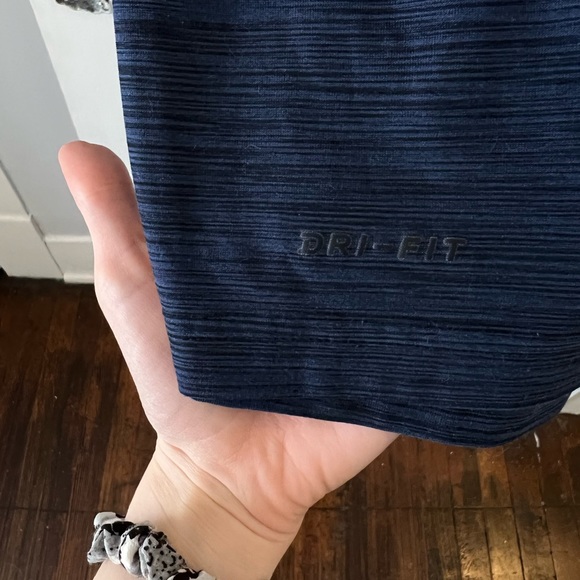 Nike Dri Fit Quarter Zip Pullover - Picture 4 of 5